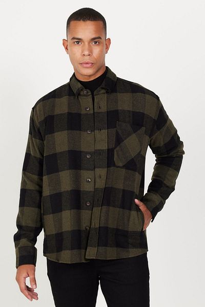 AC&Co / Altınyıldız Classics Ανδρικό χακί-μαύρο oversize χειμωνιάτικο μπουφάν Ξυλοκόπος με χύμα κοψί και καρό γιακά με μοτίβο