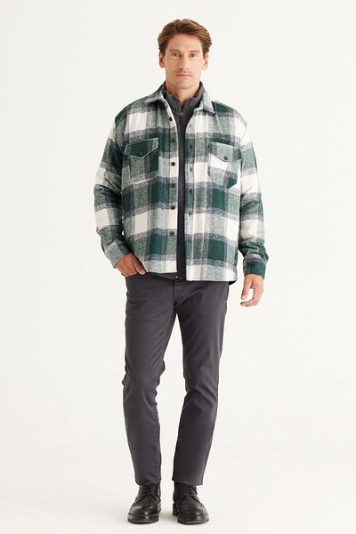 AC&Co / Altınyıldız Classics Pánská zimní košilová bunda s khaki-ecru oversize s límečkem s volným střihem