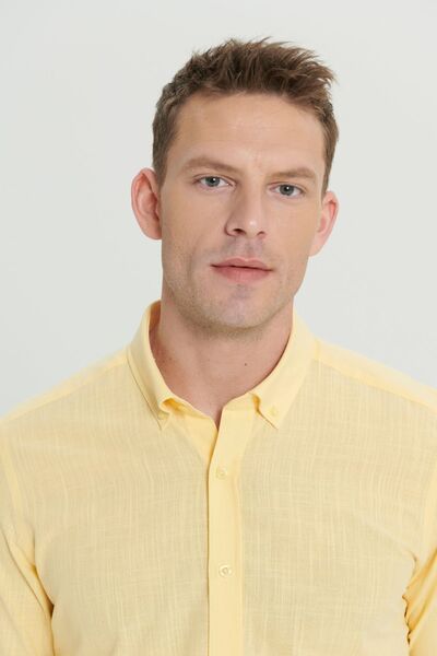 AC&Co / Altınyıldız Classics Férfi sárga vászon megjelenésű 100% pamut légáteresztő szövet karcsúsított gombos galléros hajtóka ing