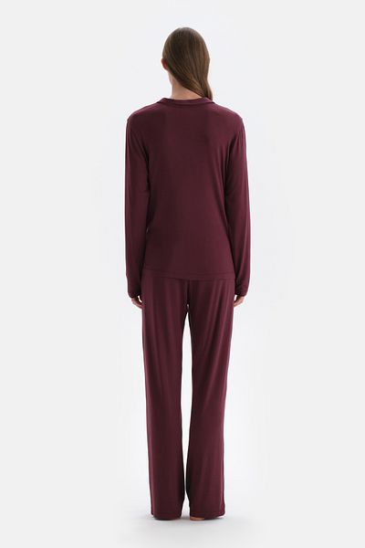 Dagi Weinrotes Pyjama-Set aus Hemd und Hose aus gekämmter Baumwolle und Modal