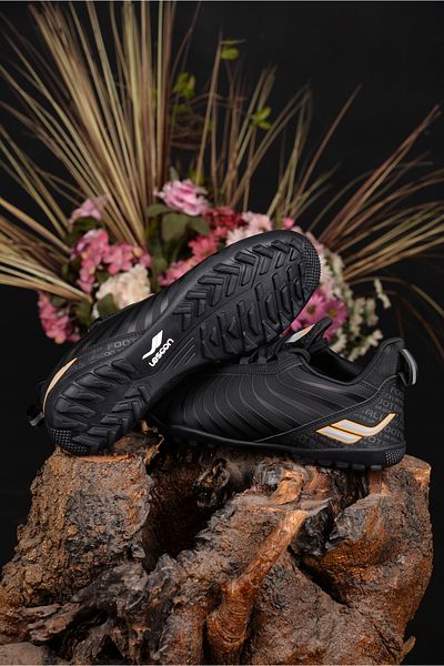 Lescon Pantofi de fotbal pentru bărbați din seria Legendary Black - Covor, câmp și futsal (36-45) Anti-alunecare, robust Durabil și garantat