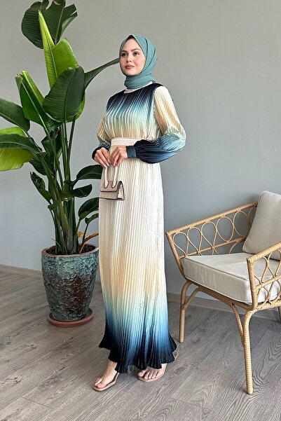 InStyle Prechodné skladané indigové saténové šaty