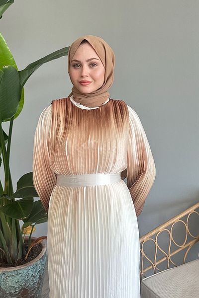 InStyle Rochie din satin bej - tranzițională și plisată