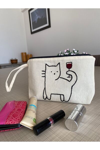 Handream "Winer Cat" - Location 3 Makeup and Handbag