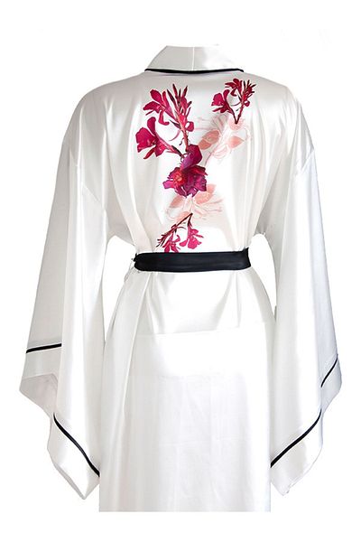 Mita Concept Kimono alb cu mâneci liliac cu nervuri bleumarin pentru femei
