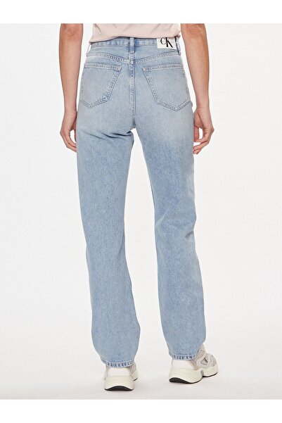 Calvin Klein Women's Regular Waisted Slim Fit Straight Leg Blue Jeans J20J222779-1AA