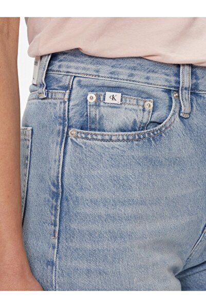 Calvin Klein Women's Regular Waisted Slim Fit Straight Leg Blue Jeans J20J222779-1AA