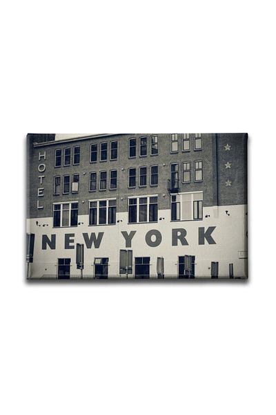Desenlio New York Hotel Canvas Painting