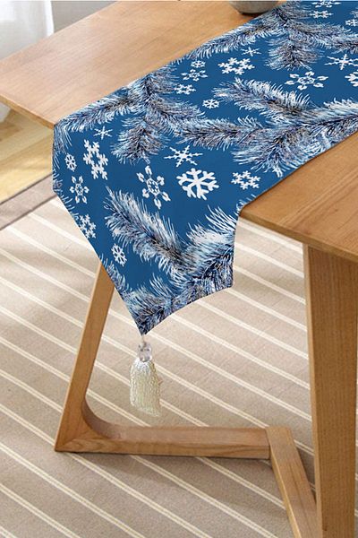 Realhomes Alergăre triunghiular din chenille cu design special imprimat digital, cu model fulgi de nea pe fundal colorat