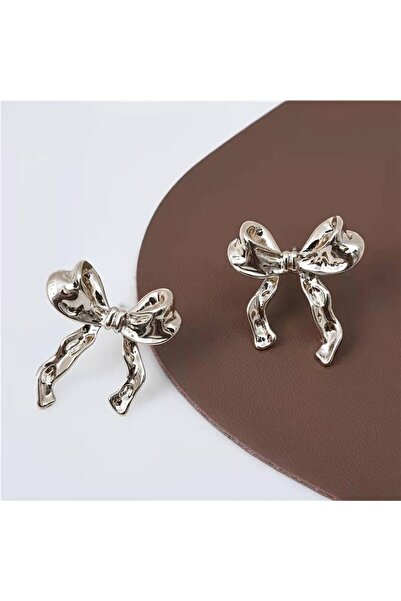 BİOFİSTORE dalgalı ve kıvrımlı fiyonk küpe gümüş renk