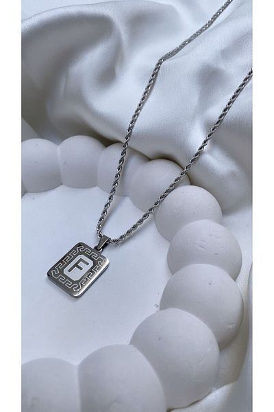 Accessories قلادة فضية بحرف فولاذي حرف F