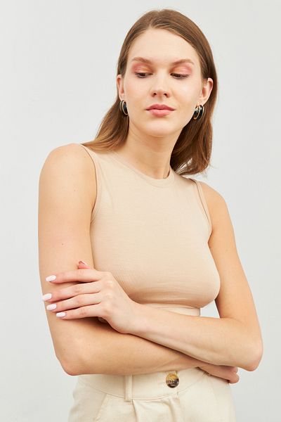 Bukamiss Γυναικεία Κρέμα Crop Zero Sleeve Μπλούζα