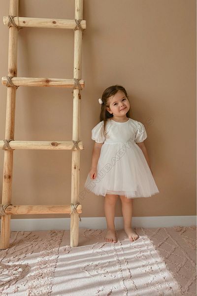 penu baby kids فستان بناتي بأكمام قصيرة من القماش باللون الأبيض مع تفاصيل ستة توتو