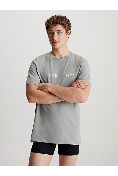 Calvin Klein Tricou gri bărbătesc - guler rotund, mânecă scurtă, logo-ul mărc...