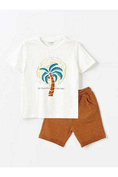 LC Waikiki طقم تي شيرت وشورت مطبوع برقبة دائرية للأطفال الرضع من LCW Baby مكون من قطعتين