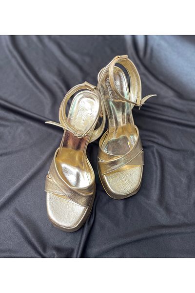 Pine Cone Silver Platform - Stylish and Comfortable Design