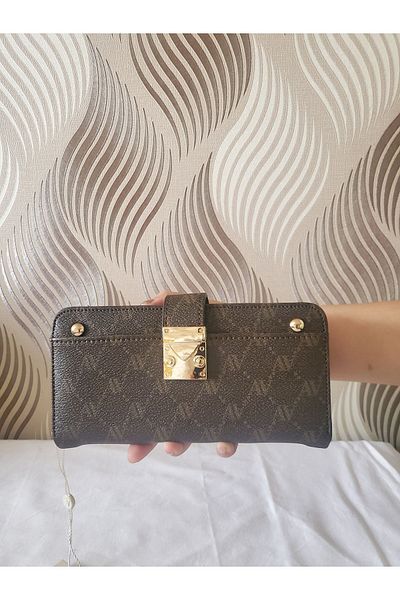 Armine C03 Model Brown Spots