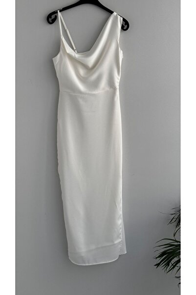 Butik TEK OMUZ DETAYLI DEGAJE ASKILI BEYAZ ELBİSE