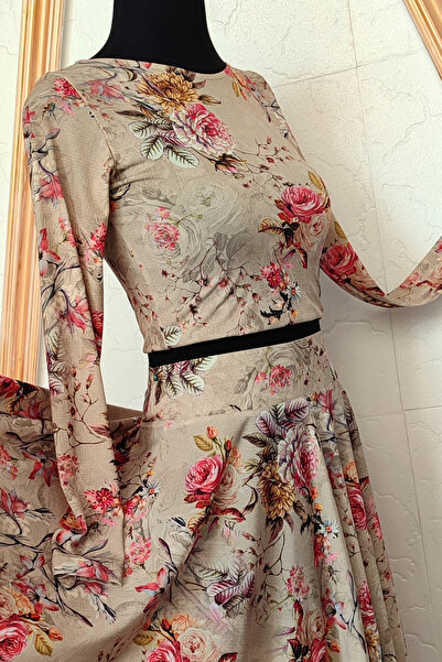 Due Stelle Beige Crop Floral Long Sleeve