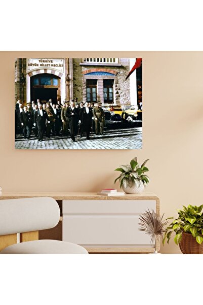 Doğal Tercih Ataturk i njegova osoblja ispred zidne naljepnice TBMM-a