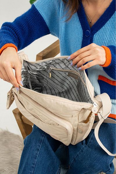 MEGA ÇANTA Poștaș rezistent la apă Kılinkır - Geantă crossbody cu buzunar și detaliu portofel
