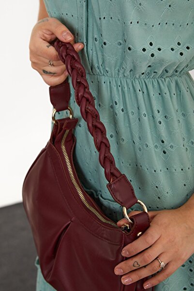 Dita Sapı Örgülü Pileli Bordo Baget Çanta