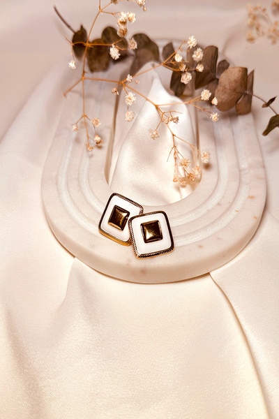 MOONİ ACCESSORİES تصميم أنيق ذهبي اللون - إصدار محدود من الأقراط المصنوعة من ...