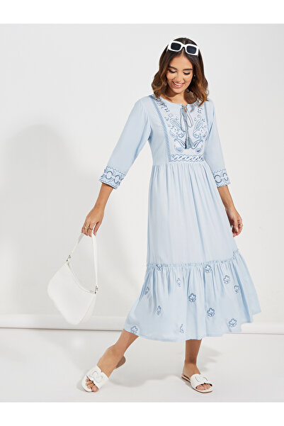 Styli بيزلي مطرزة الدانتيل يصل العنق فستان ميدي