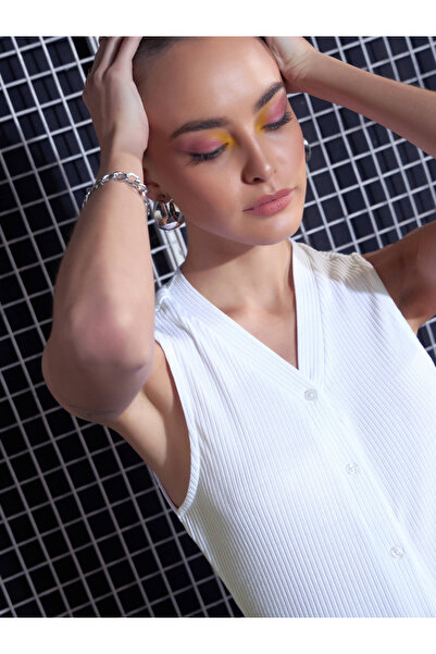 Sassafras By Styli Rib Front Button Sleeveless Top