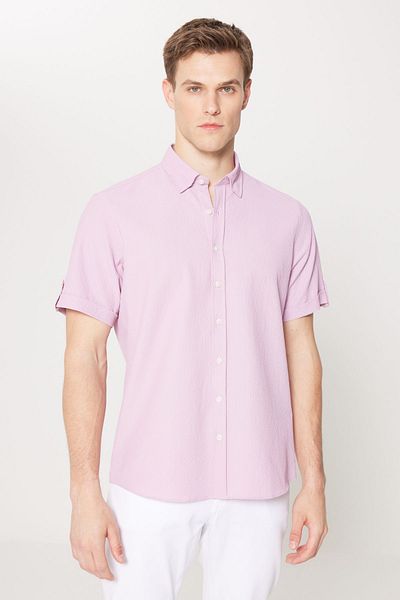 AC&Co / Altınyıldız Classics Lilafarbenes Slim-Fit-Kurzarmhemd mit verstecktem Knopfkragen für Herren