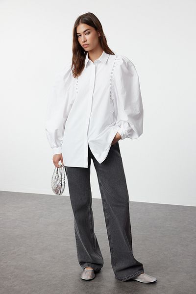 Trendyol Modest Ecrufarbenes, gewebtes Hemd mit Ballonärmeln und Schmuckpaspelierung, TCTSS24TG00084