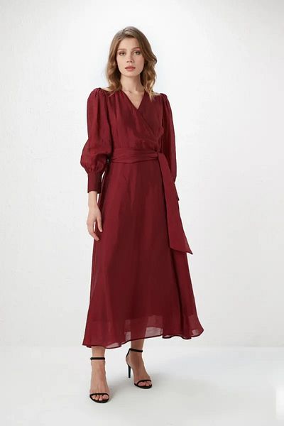 Gusto Zabalené organzové šaty - klaretová červená