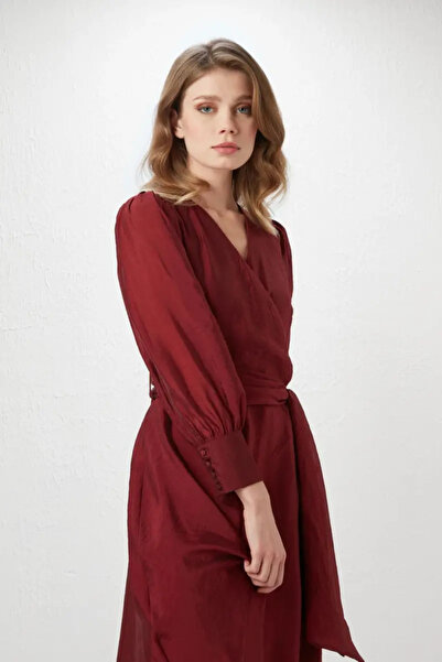 Gusto Zabalené organzové šaty - klaretová červená