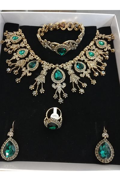 Aşina Gümüş New Year's Gift - Diamond Mounted Emerald Green Crystal Glass Stone Set