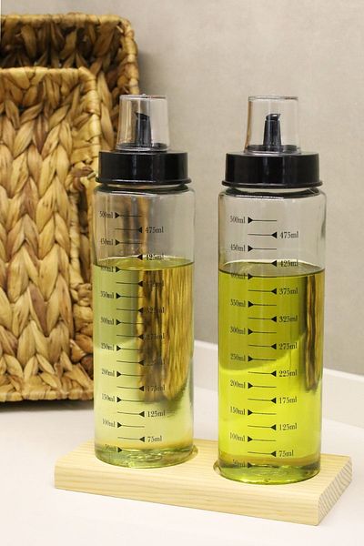 DNS HOME 2 Pieces Drip-Proof Leak-Proof Smart Oil Vinegar Bowl Glass Oil Pot 500 ml with Wooden Stand