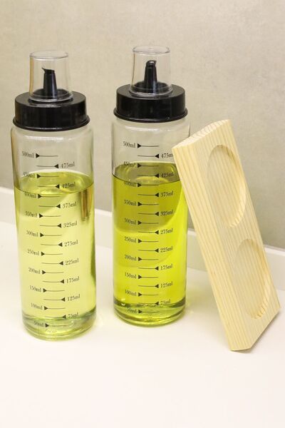 DNS HOME 2 Pieces Drip-Proof Leak-Proof Smart Oil Vinegar Bowl Glass Oil Pot 500 ml with Wooden Stand