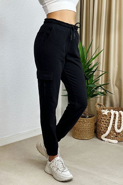 Look Forward Pantaloni negri pentru femei - Detaliu cusătură, buzunare cargo și picioare elastice