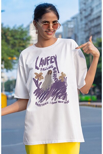 Fuddy Moda تي شيرت كبير الحجم مطبوع للجنسين من Laufey - طباعة سلاسل خلف السقوط