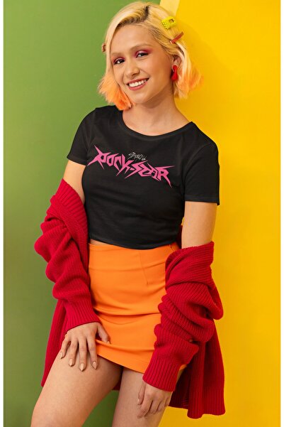 Fuddy Moda Crop Top cu imprimeu StrayKids cu scris Rock-Star