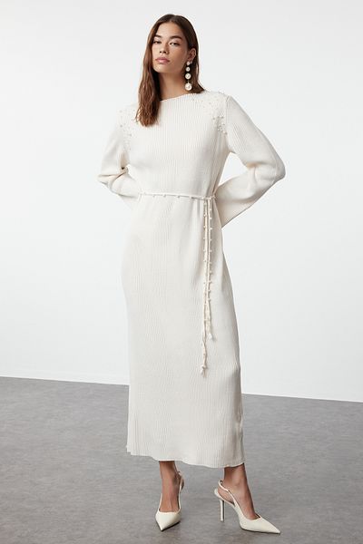 Trendyol Modest Cord-Strickkleid - TCTAW25EB00010 mit Steindetail und Perlenaccessoires