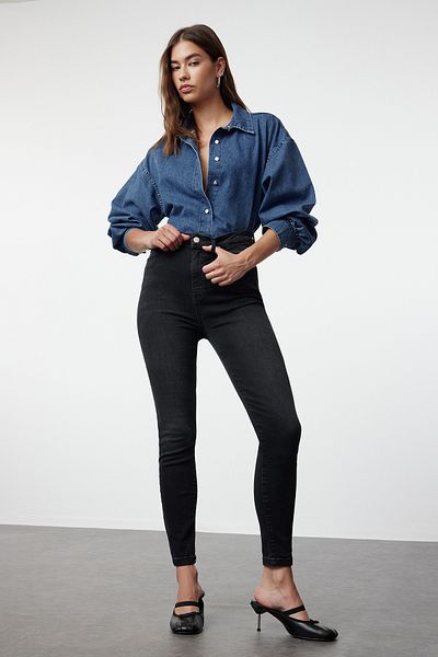 Trendyol Collection Anthrazitfarbene Skinny-Jeans mit hoher Taille – TWOAW25JE00000