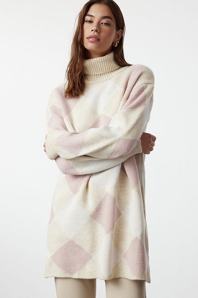 Trendyol Modest Puderfarbener Strickpullover mit Karomuster/Farbblock TCTAW25AK00013