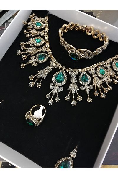 Aşina Gümüş New Year's Gift - Diamond Mounted Emerald Green Crystal Glass Stone Set