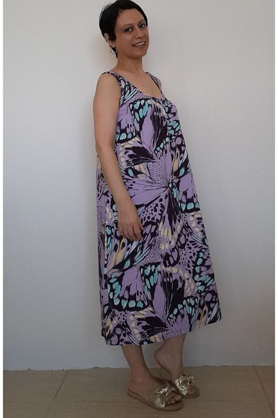Mertcan Butik Φόρεμα με λουράκι από χτενισμένο βισκόζη με λιλά στάμπα με σχέδιο μπροστά και πίσω