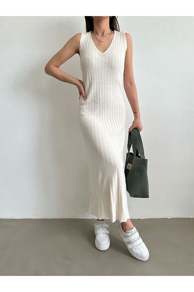 BEJNA Ecrufarbenes Strickkleid mit V-Ausschnitt und Riemchen für Damen
