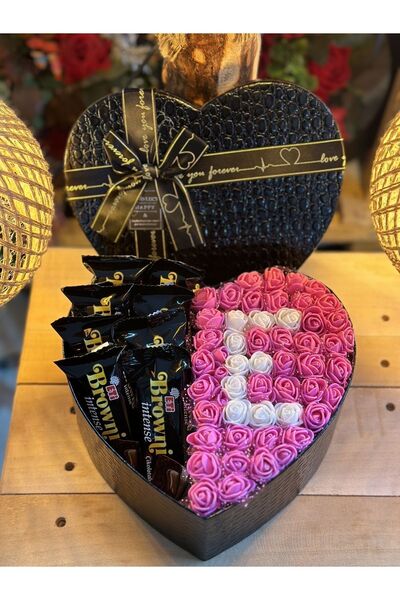 Genel Markalar Kalpli Hediye Kutusu Güllerle Ve Çikolatarla Baş Harfini Yazdırın