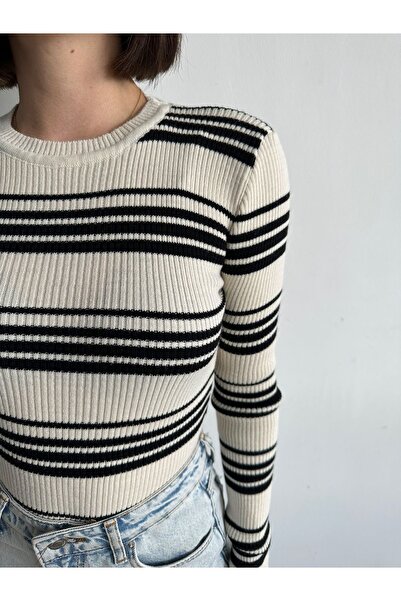 BEJNA Ecrufarbener, gestreifter Basic-Strickpullover mit Rundhalsausschnitt für Damen