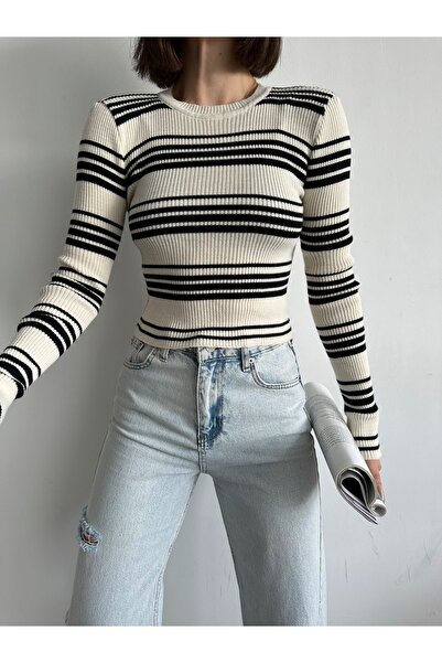 BEJNA Ecrufarbener, gestreifter Basic-Strickpullover mit Rundhalsausschnitt für Damen