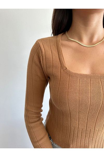 BEJNA Camelfarbene, kurze Strickbluse mit eckigem Ausschnitt für Damen