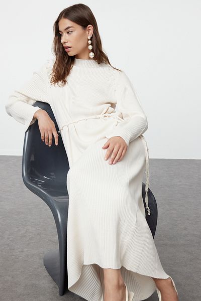 Trendyol Modest Cord-Strickkleid - TCTAW25EB00010 mit Steindetail und Perlenaccessoires